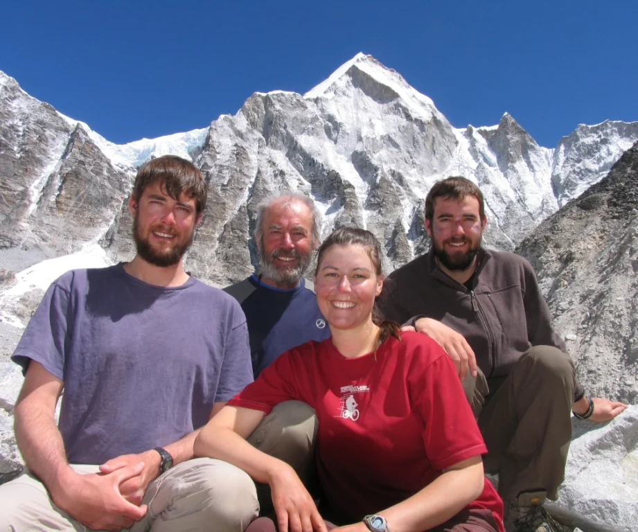 Alan Mallory wi his brother, father and sister at Everest Base Camp